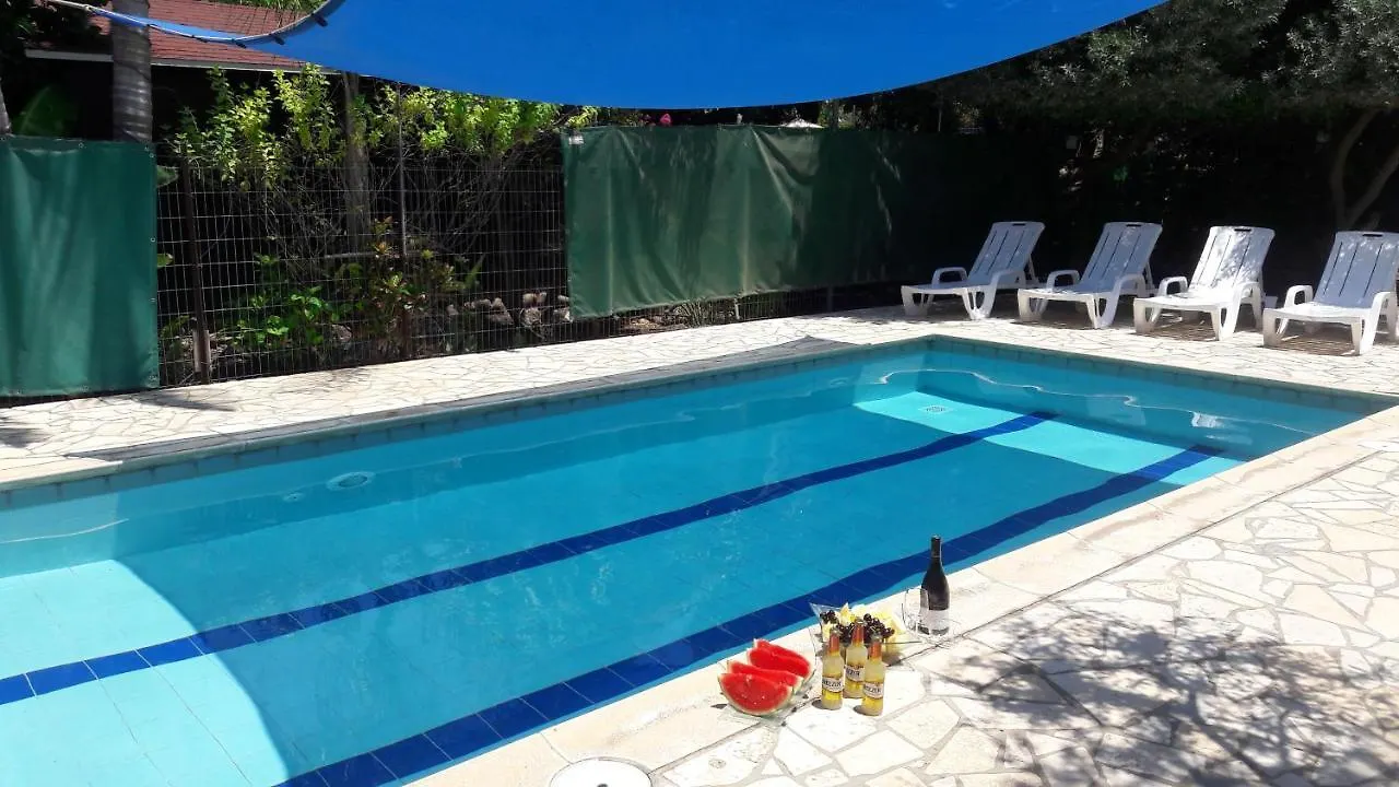 דביר סוויטות: ג'קוזי כפרי ליד הכנרת Villa Migdal 0*,  Israel
