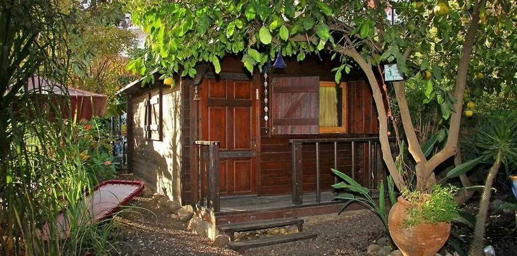 Lodge דביר סוויטות: ג'קוזי כפרי ליד הכנרת Villa Migdal