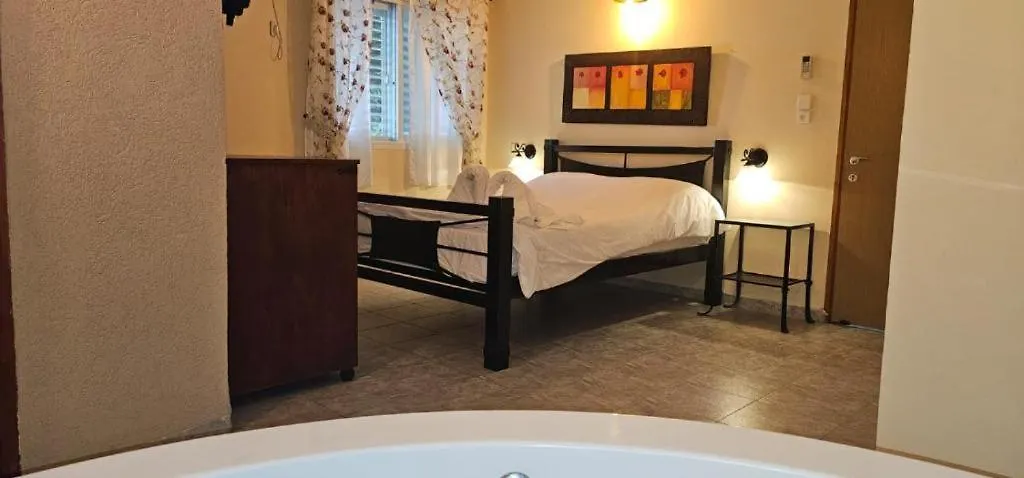 דביר סוויטות: ג'קוזי כפרי ליד הכנרת Villa Migdal Israel
