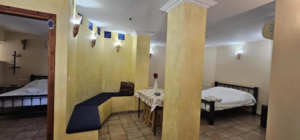 Lodge דביר סוויטות: ג'קוזי כפרי ליד הכנרת Villa Migdal Israel