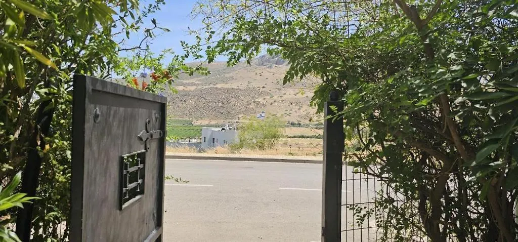 דביר סוויטות: ג'קוזי כפרי ליד הכנרת Villa Migdal Lodge