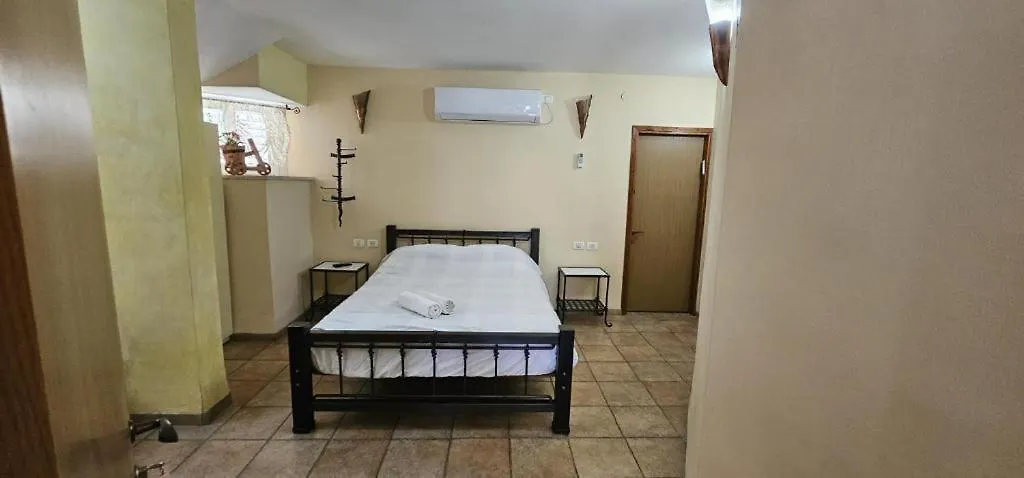דביר סוויטות: ג'קוזי כפרי ליד הכנרת Villa Migdal Lodge