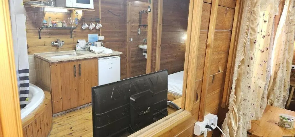 דביר סוויטות: ג'קוזי כפרי ליד הכנרת Villa Migdal Lodge