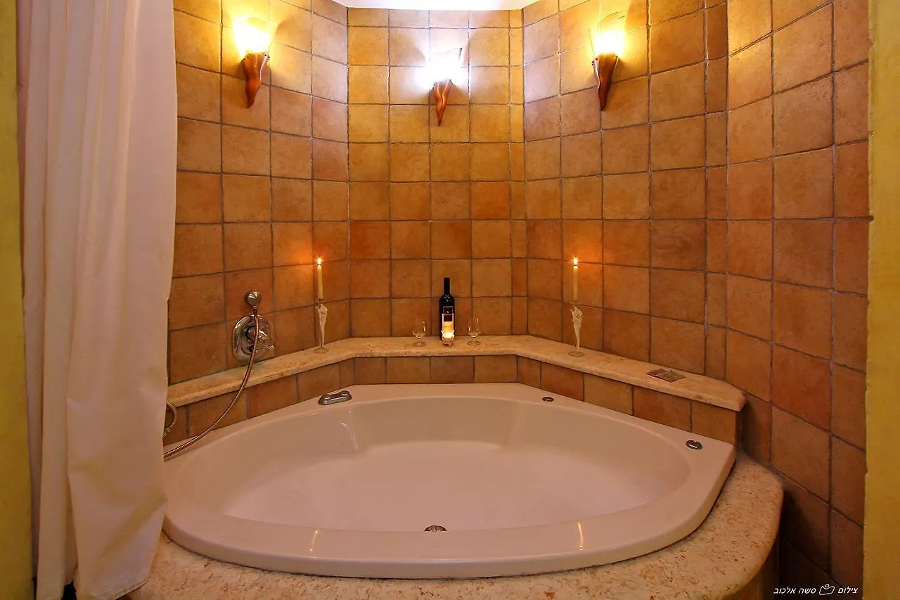 Lodge דביר סוויטות: ג'קוזי כפרי ליד הכנרת Villa Migdal