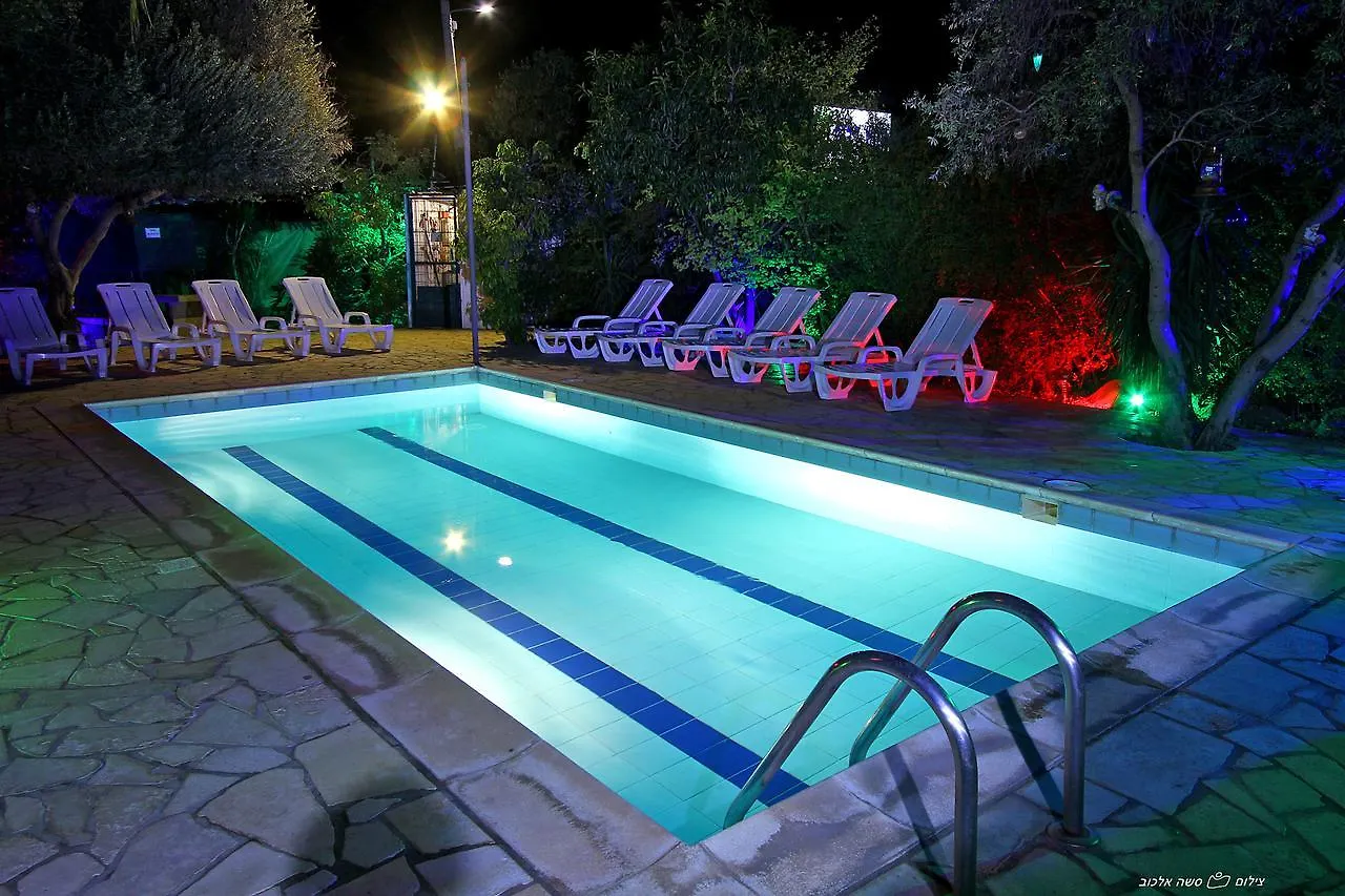 דביר סוויטות: ג'קוזי כפרי ליד הכנרת Villa Migdal