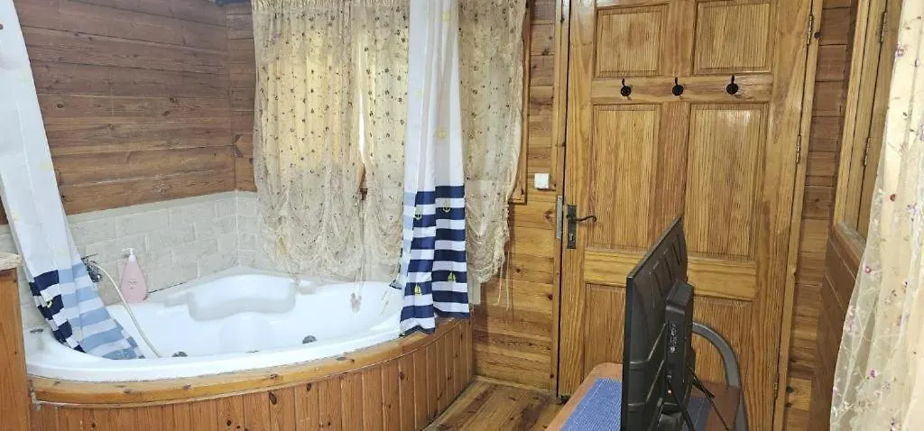 Lodge דביר סוויטות: ג'קוזי כפרי ליד הכנרת Villa Migdal